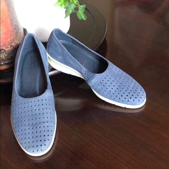 ecco felicia slip on ii